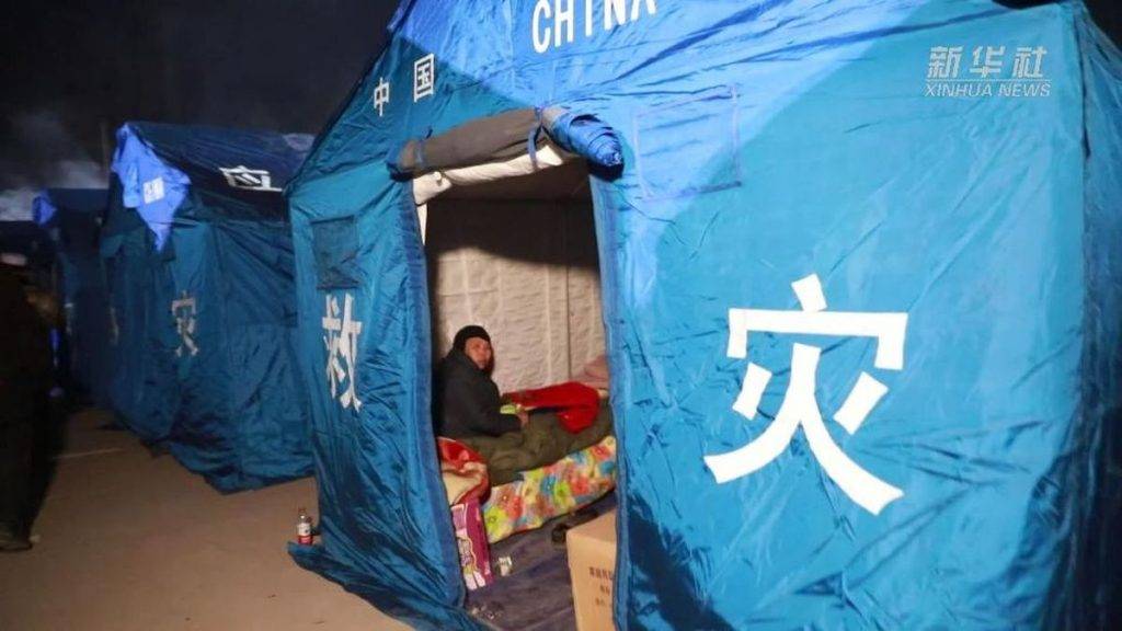 為當地災民臨時建造的帳篷。新華社圖片