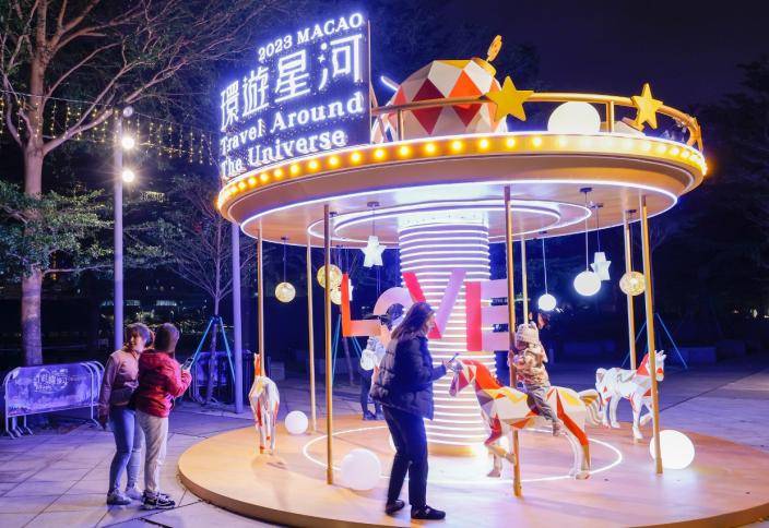 “2023幻彩耀濠江”吸引居民和旅客參與。澳門政府新聞局圖片
